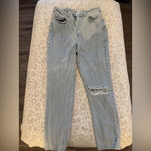 boa. straight leg ripped jeans size L